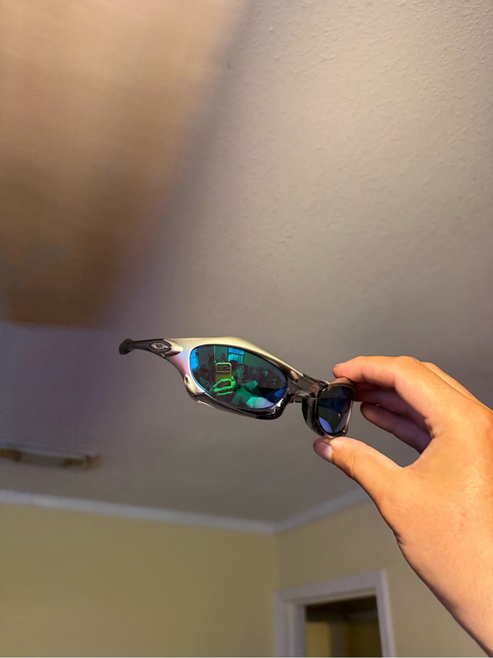 Oakley Silver Frame Sunglasses with Green-Blue Mirrored Lenses Oakleys